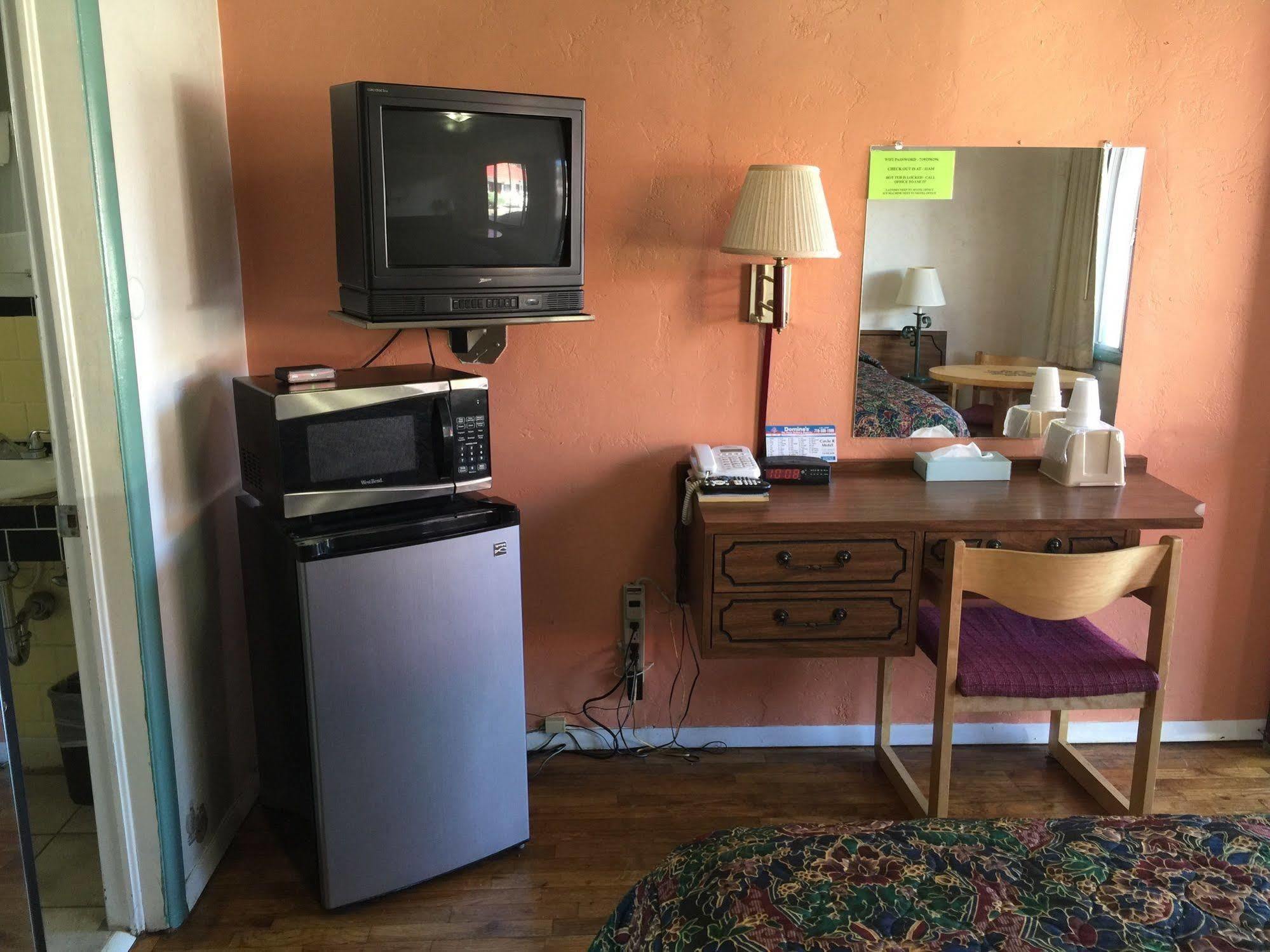 Circle R Motel Салида Экстерьер фото