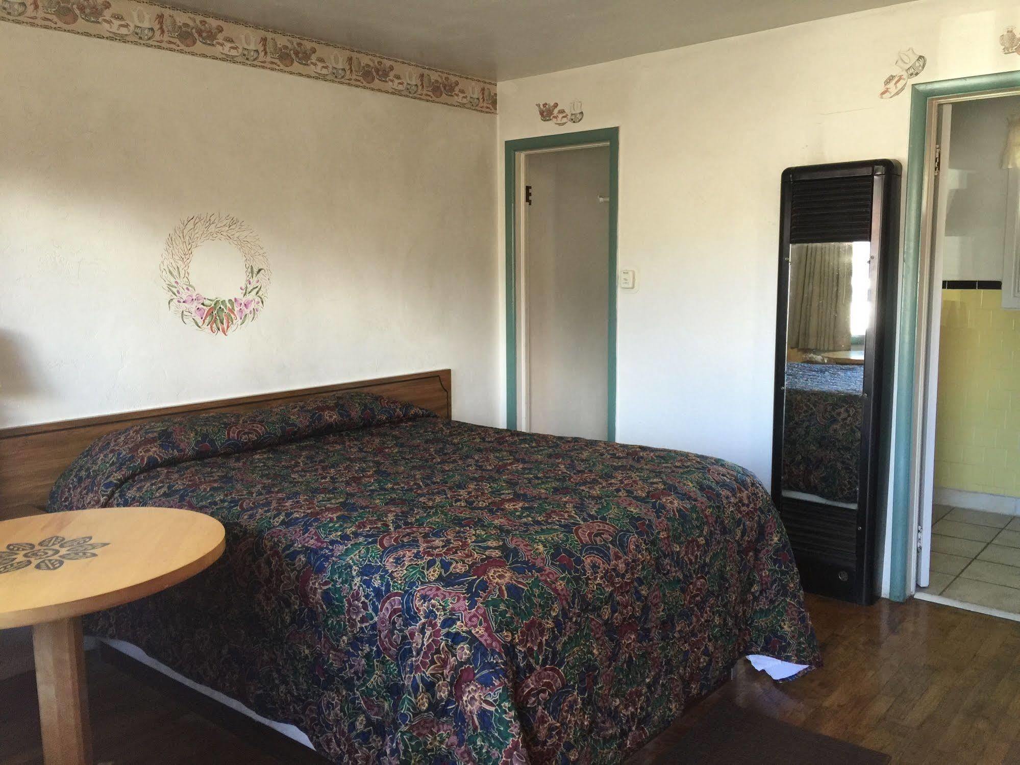 Circle R Motel Салида Экстерьер фото